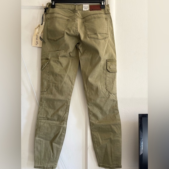Henry & Belle Olive Cargo Pants for Women - Picture 2 of 6